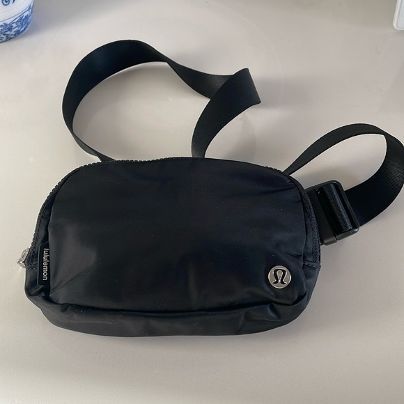 Lululemon Black with Silver Hardware Belt Bag—GREAT!!  Like New Condition!! - Picture 1 of 5